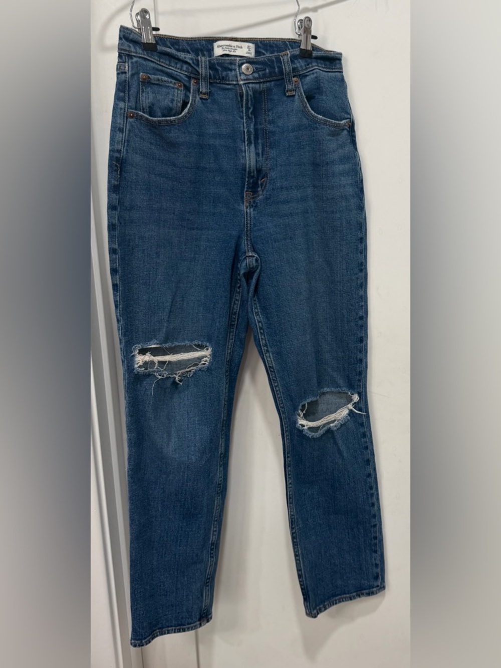 Abercrombie & Fitch Dark Blue Skinny Distressed Jeans. Curve Love